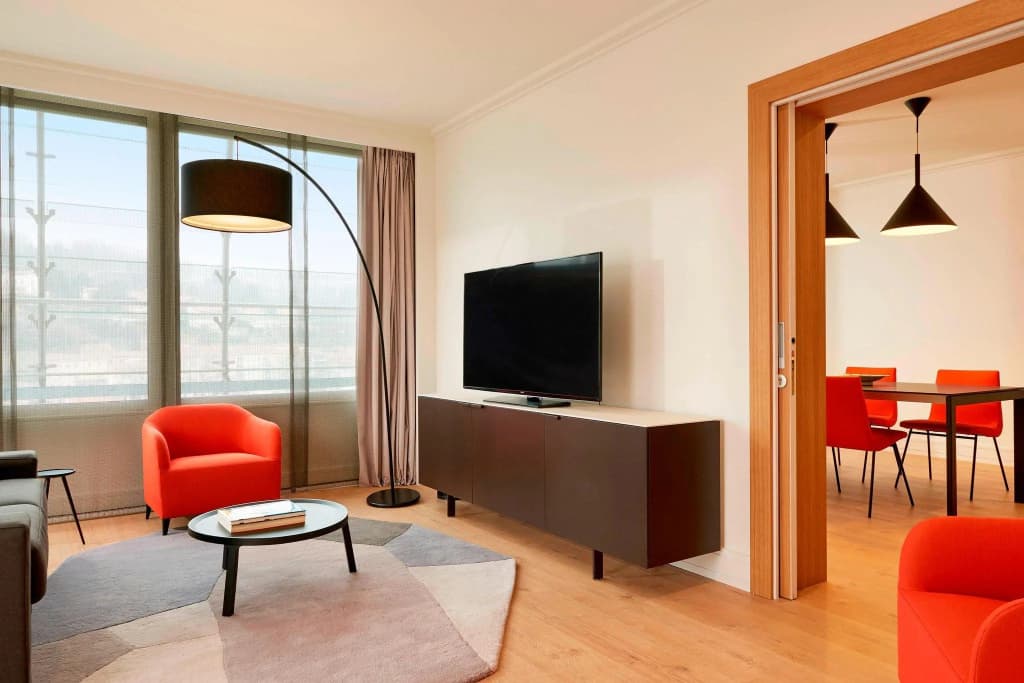 1 Bedroom Presidential Double Suite with city view full double bed