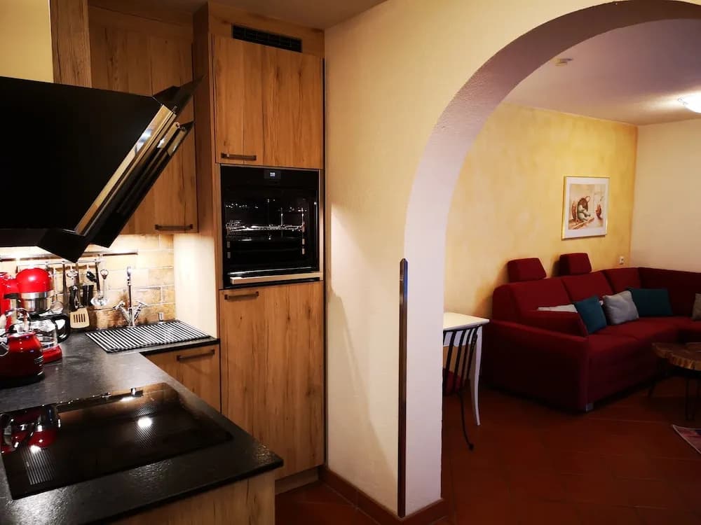 2 Bedrooms Comfort Apartment with balcony and with mountain view