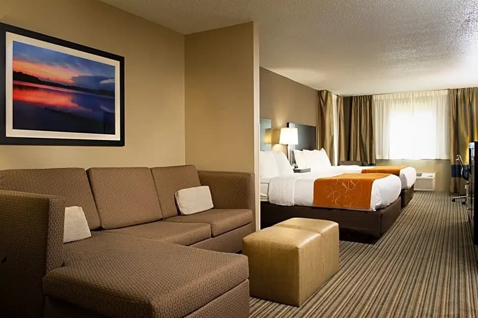 Suite with lake view