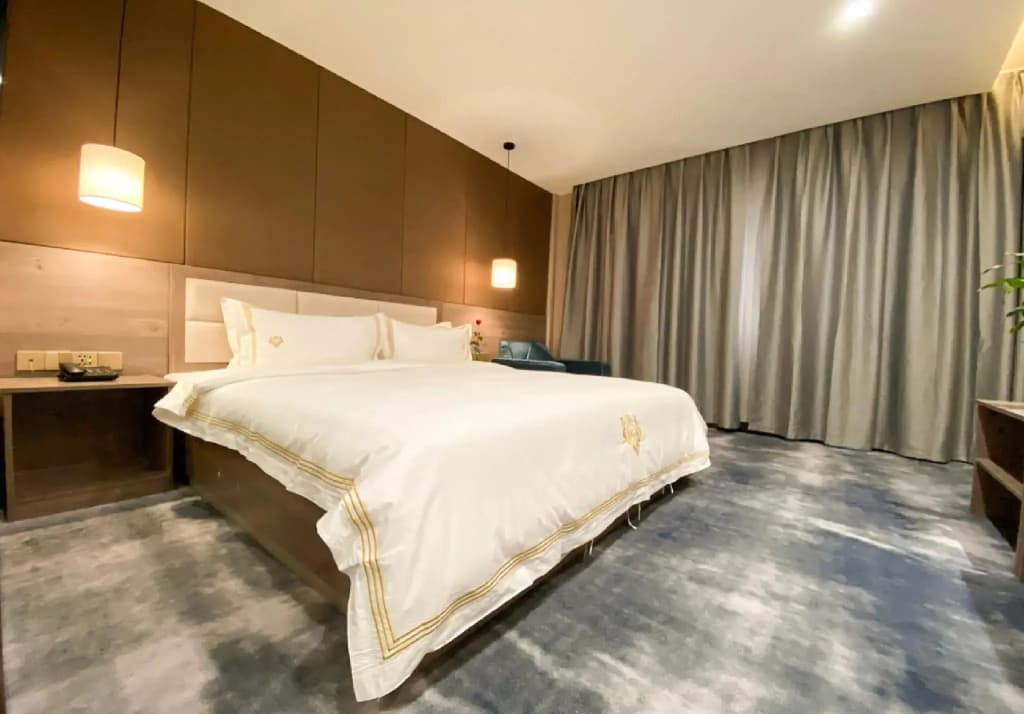 Superior Double room with city view full double bed