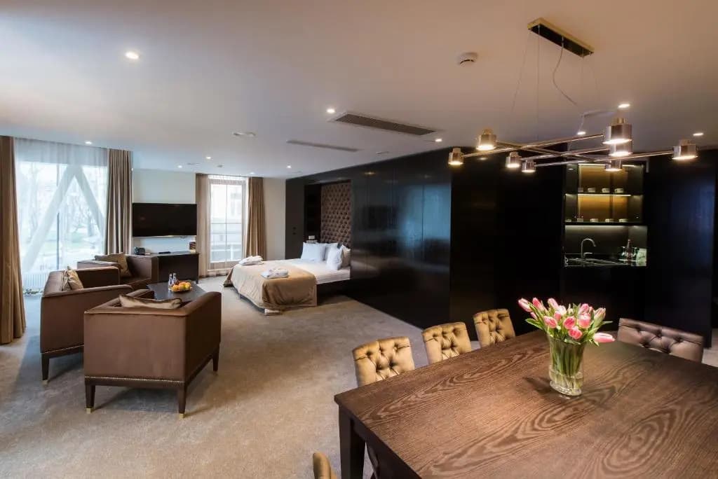 Deluxe Suite