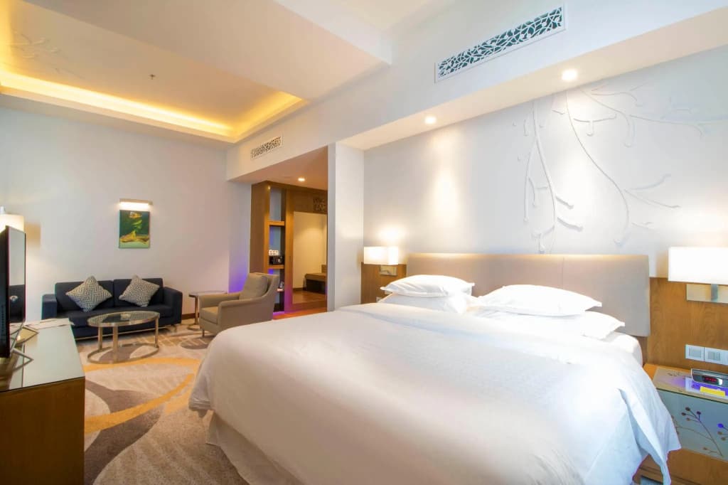 Deluxe Double Suite with sea view full double bed