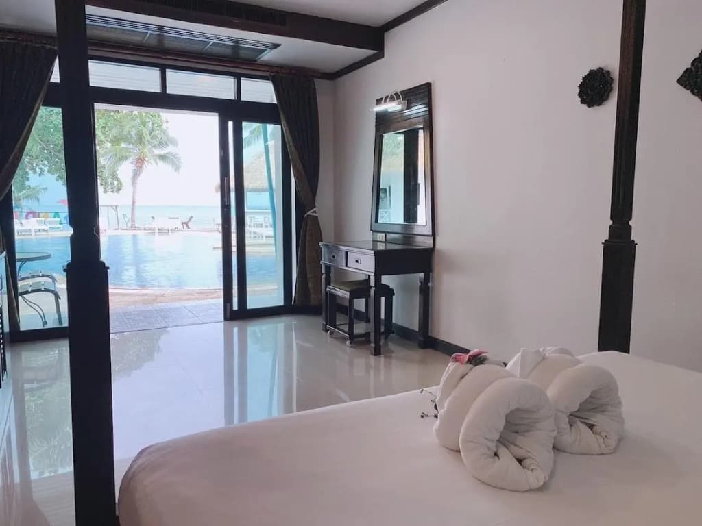 Standard Double room with ocean view full double bed