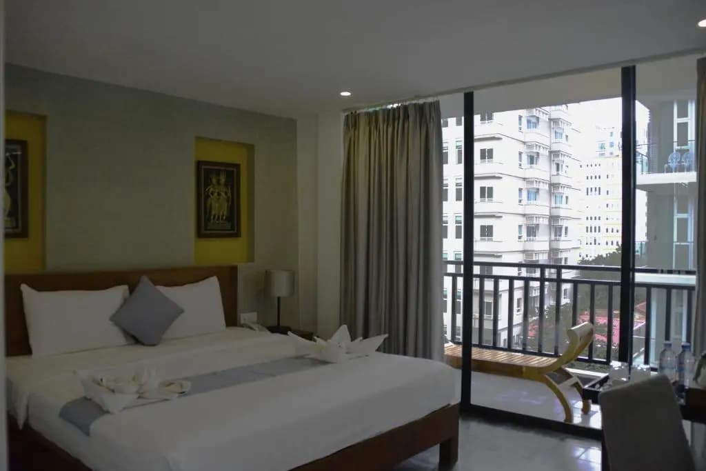 Deluxe Double room with balcony full double bed