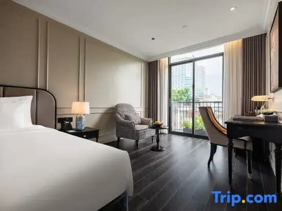 Premier Double room with city view full double bed