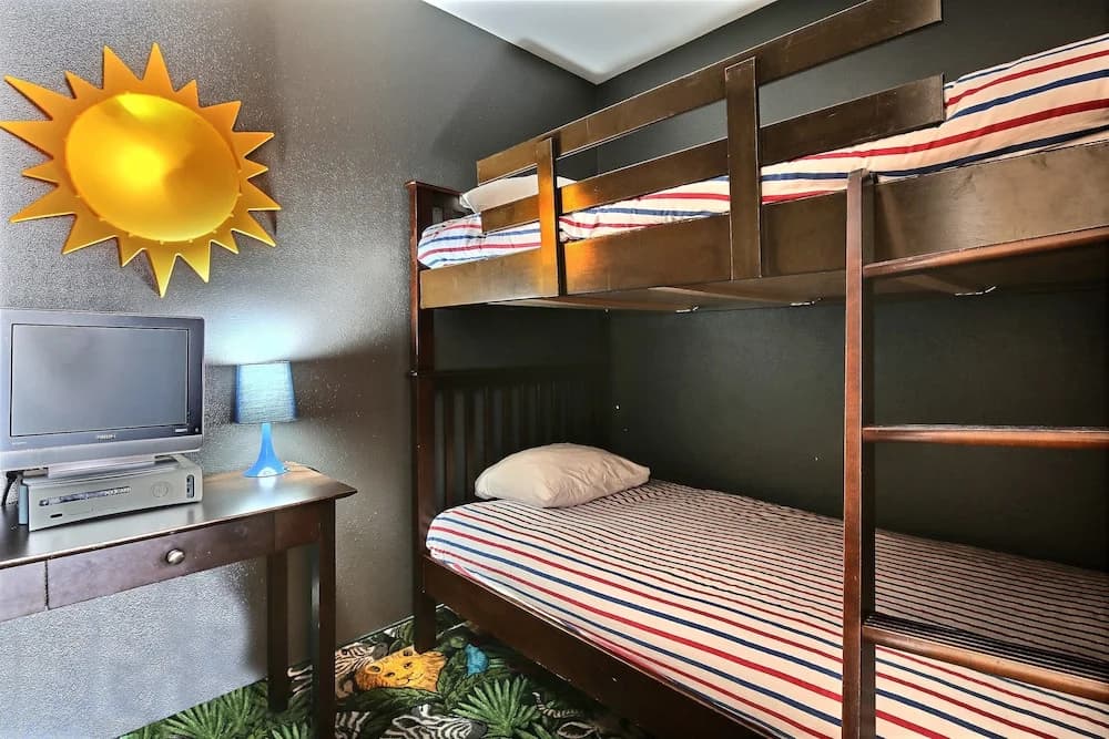 Double Suite full double bed