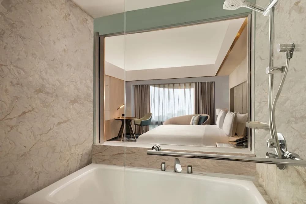 Grand Double room with city view full double bed
