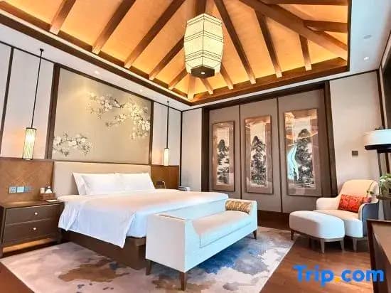 Executive Suite with lake view