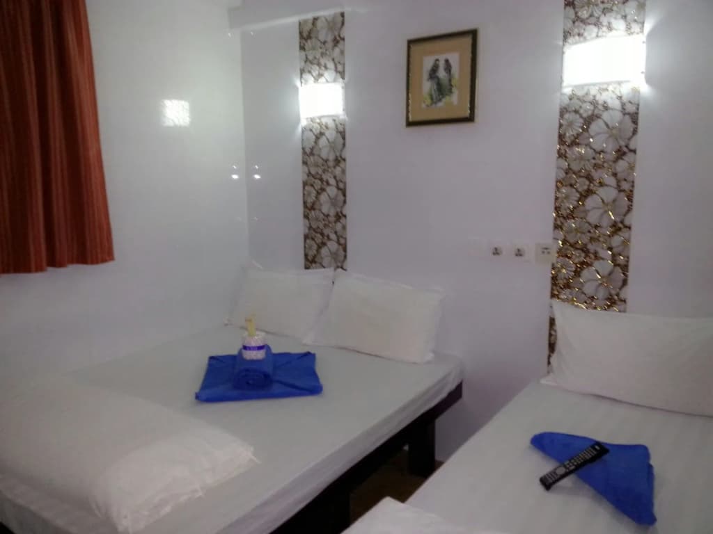 Standard Triple room