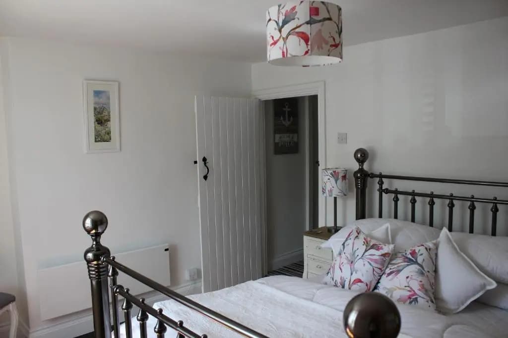 2 Bedrooms Cottage