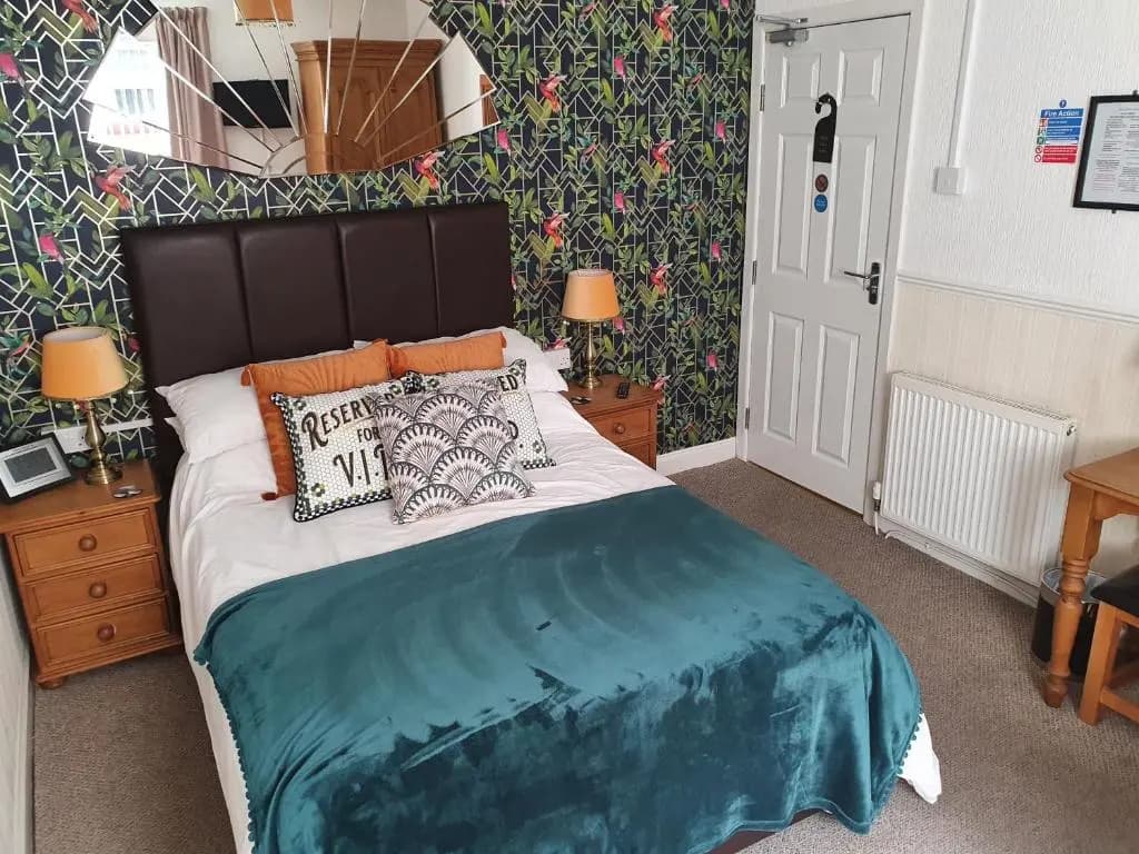 Superior Double Basement room full double bed
