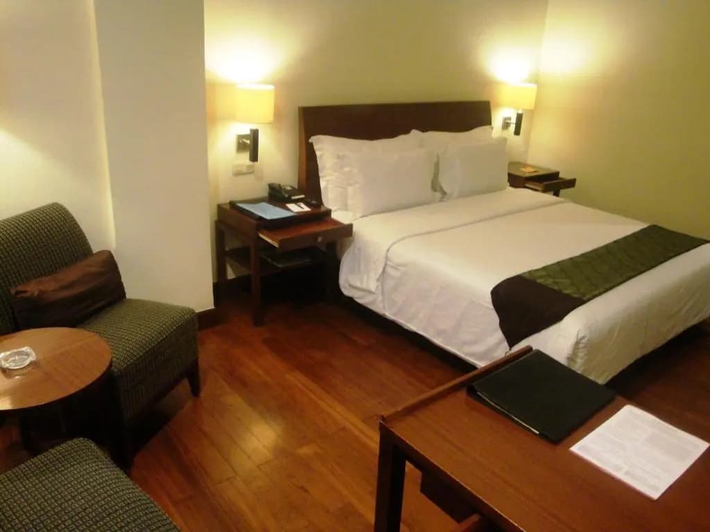 Deluxe Double room with partial sea view full double bed