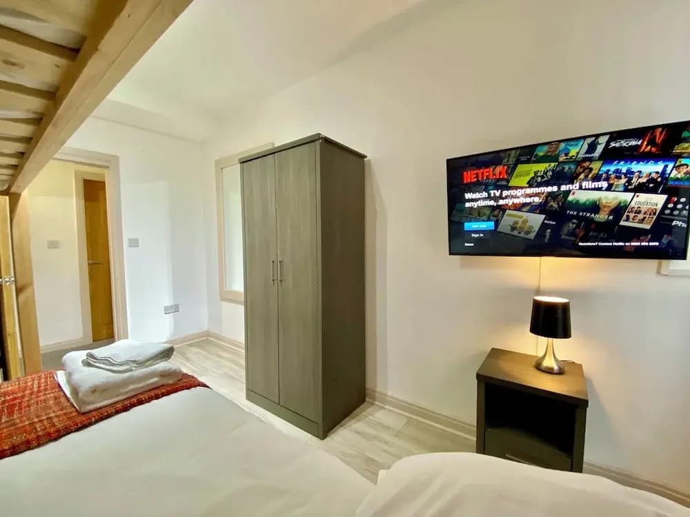 2 Bedrooms Apartment