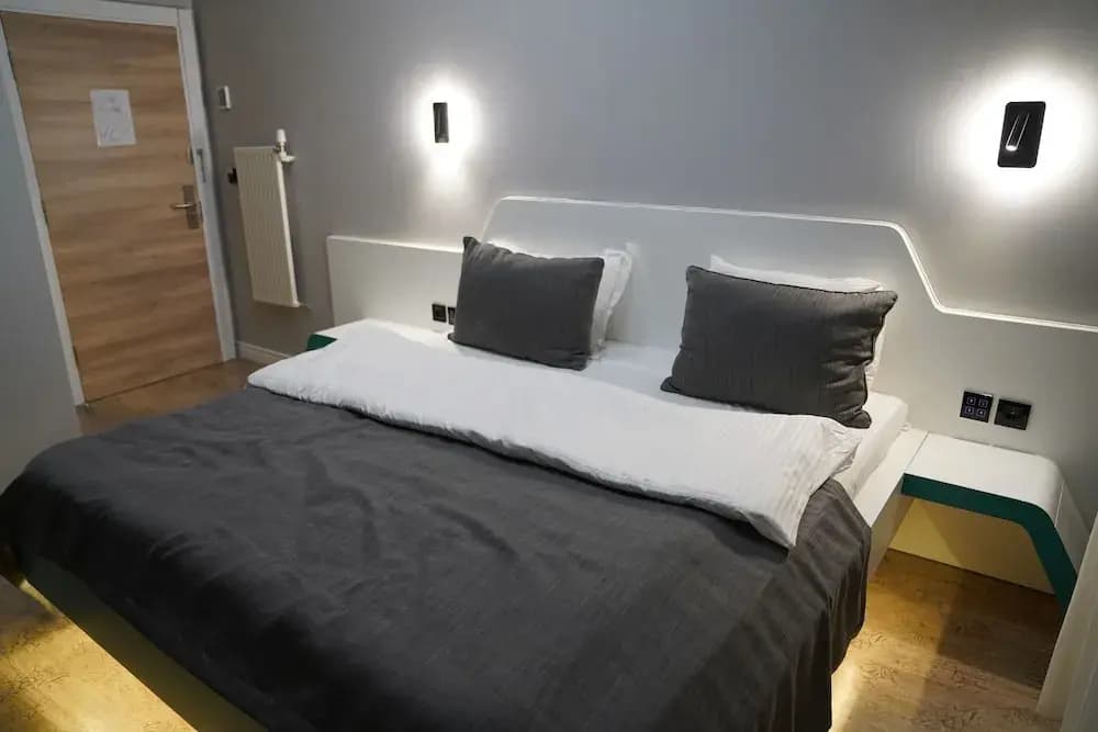 1 Bedroom Economy Double room with city view full double bed