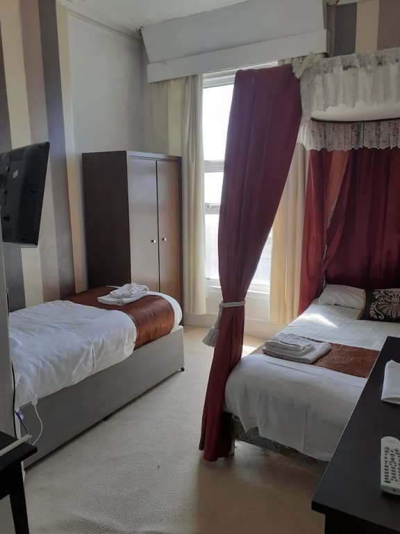 Standard Triple room with sea view