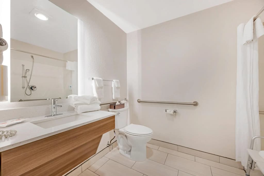 Double Suite full double bed