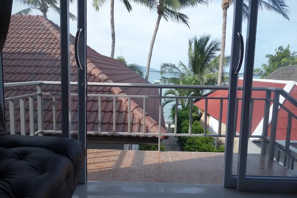 Apartment with balcony and with sea view