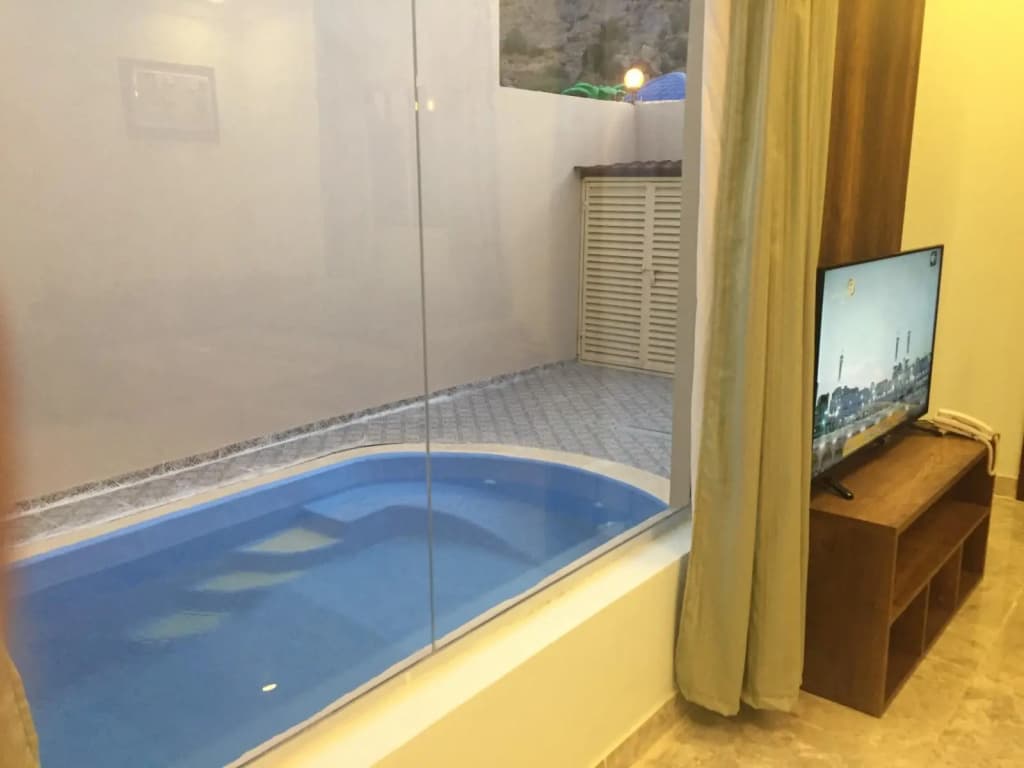 2 Bedrooms Chalet