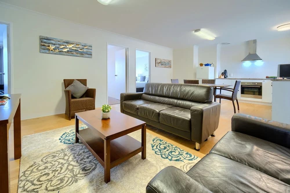 3 Bedrooms Apartment