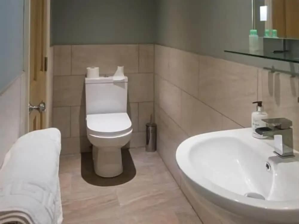 Luxury Double Basement room full double bed