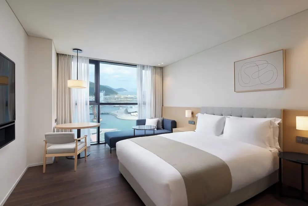 Premier Deluxe Double room with ocean view full double bed