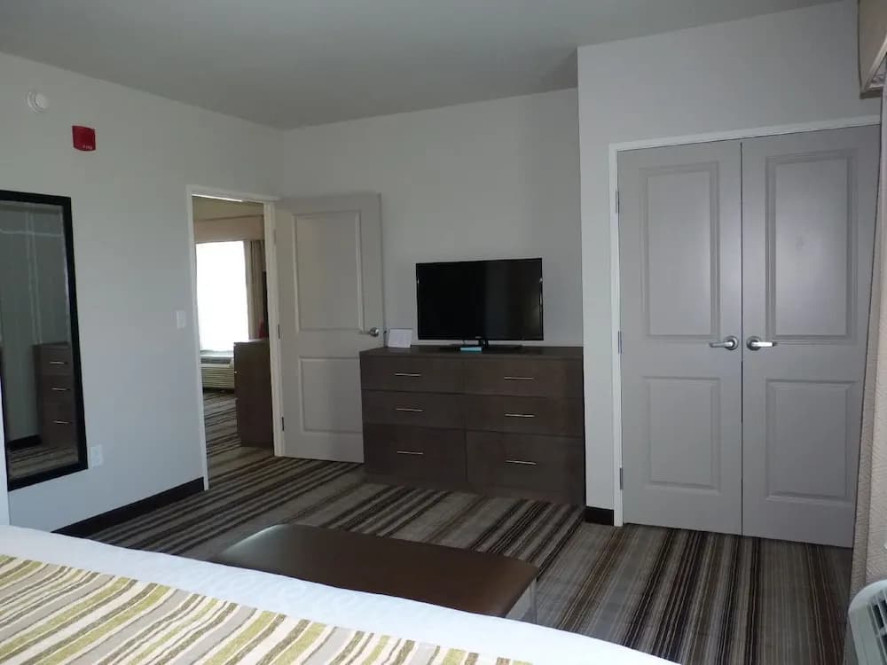 Deluxe Double Family Suite full double bed