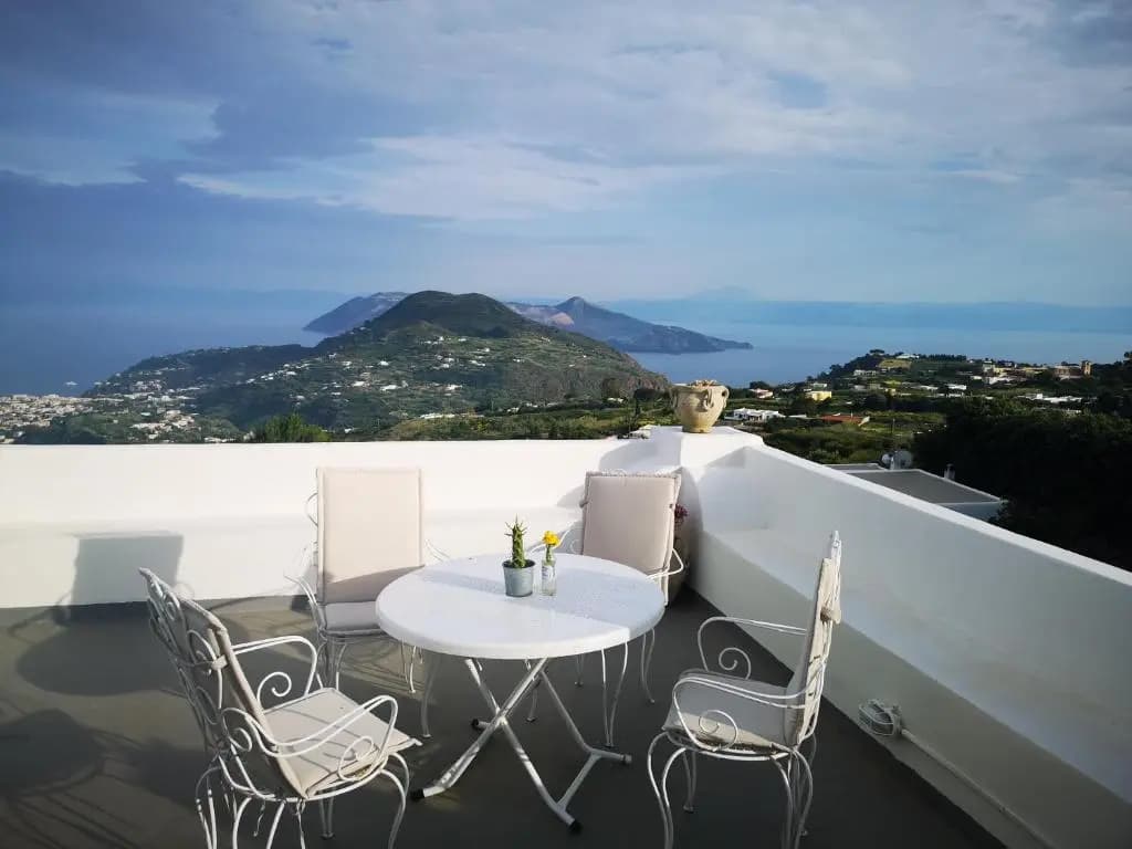 Apartment with sea view