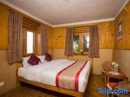 Standard room with mountain view
