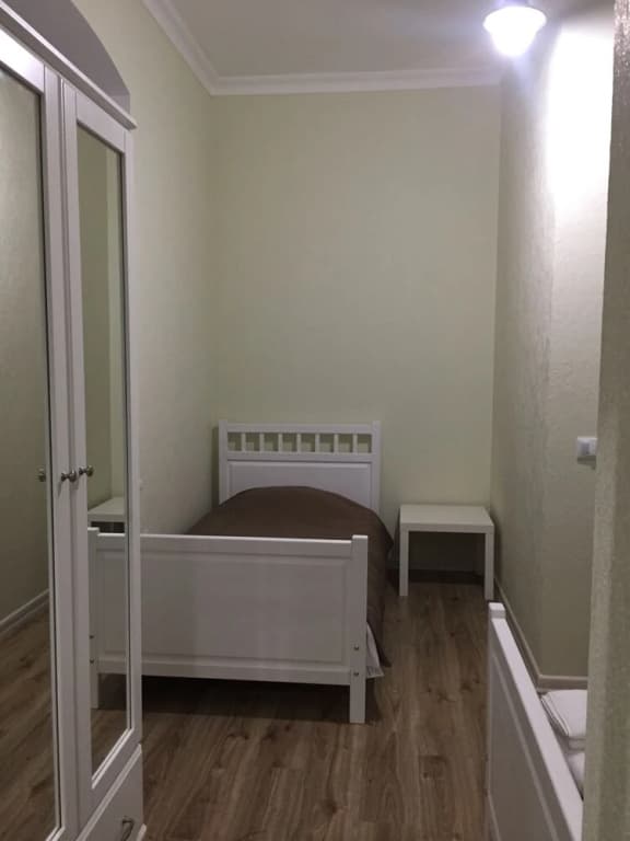 1 Bedroom Economy Double Basement room twin beds