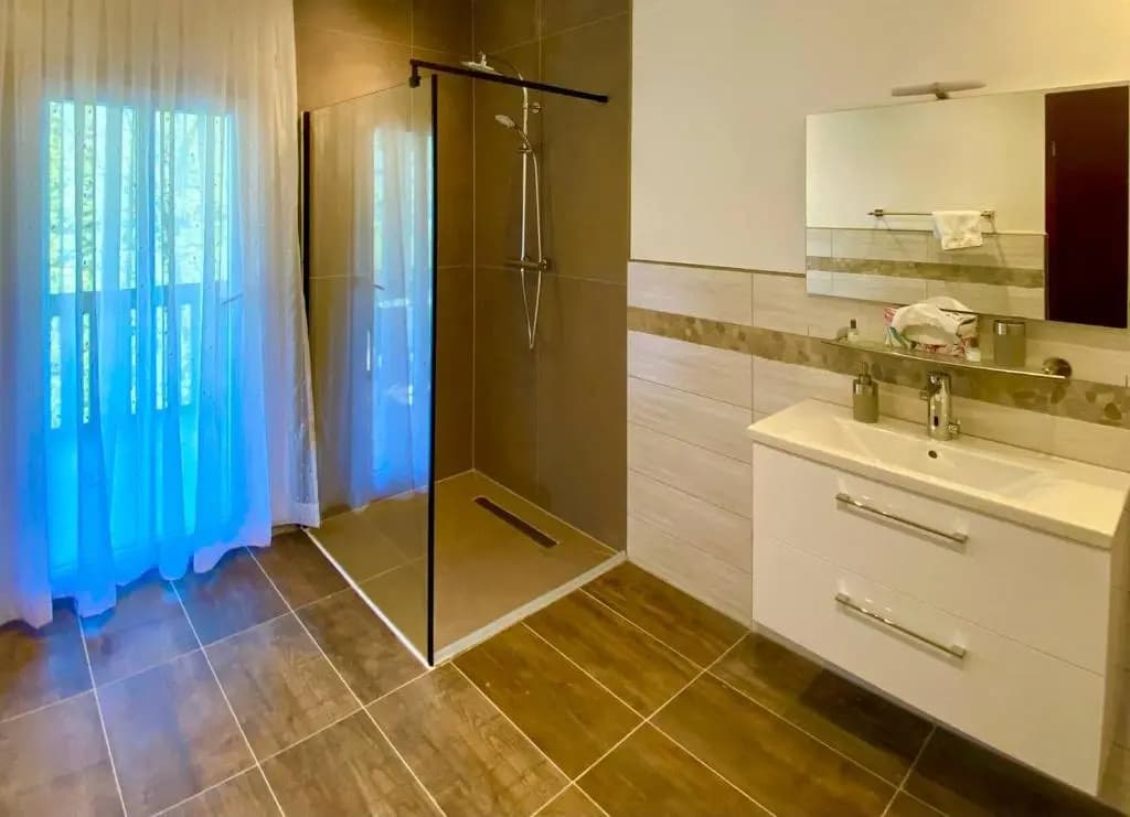 Deluxe Double room with balcony full double bed
