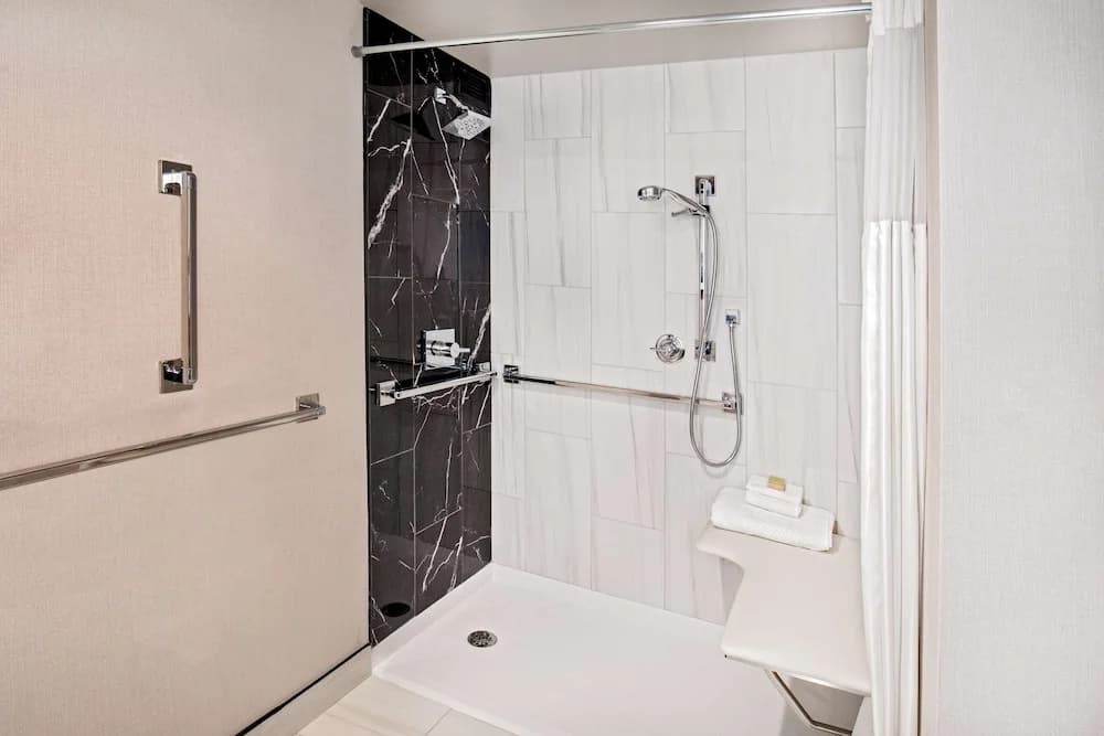 Accessible Double room with balcony full double bed