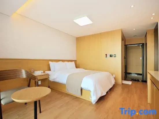 Standard Double room with ocean view full double bed