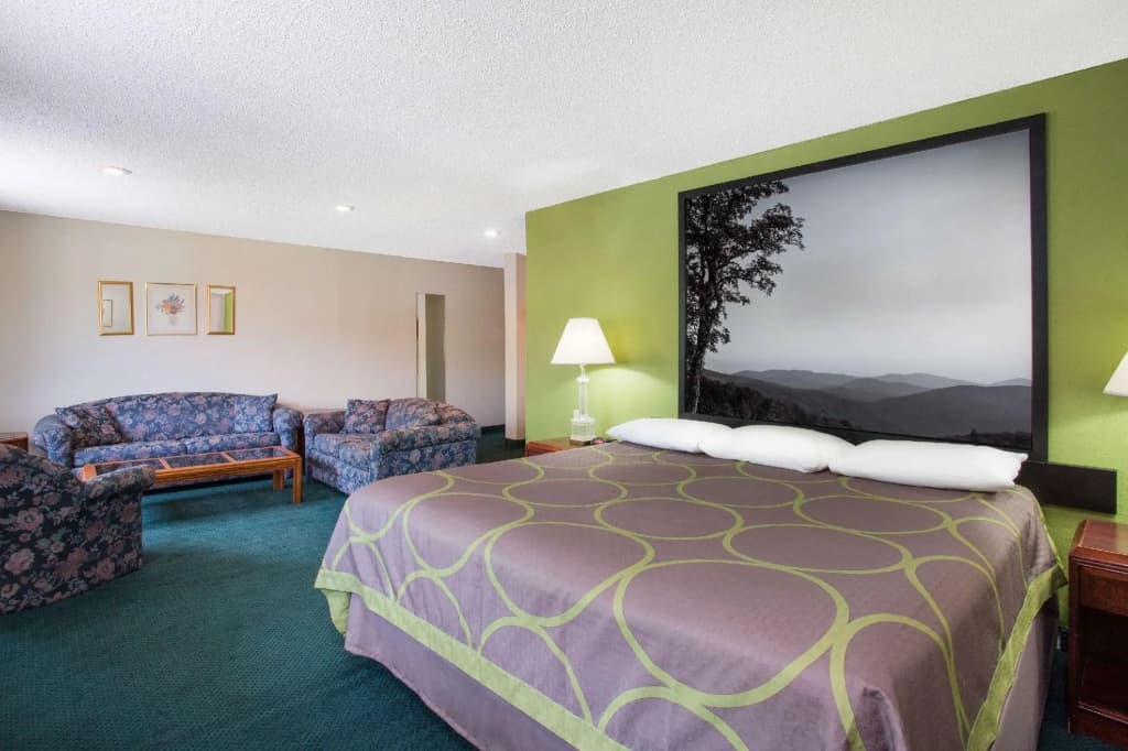 Double Suite full double bed