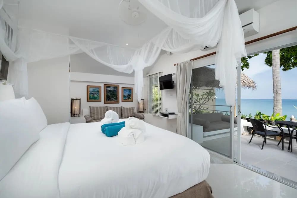 Bungalow with balcony and with view