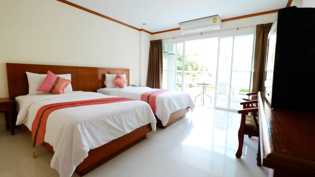 Standard room with pool view