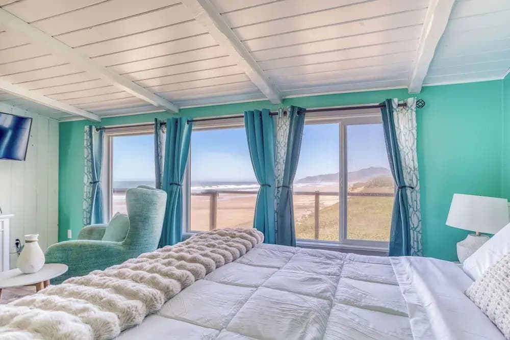 Standard Double room with partial ocean view full double bed