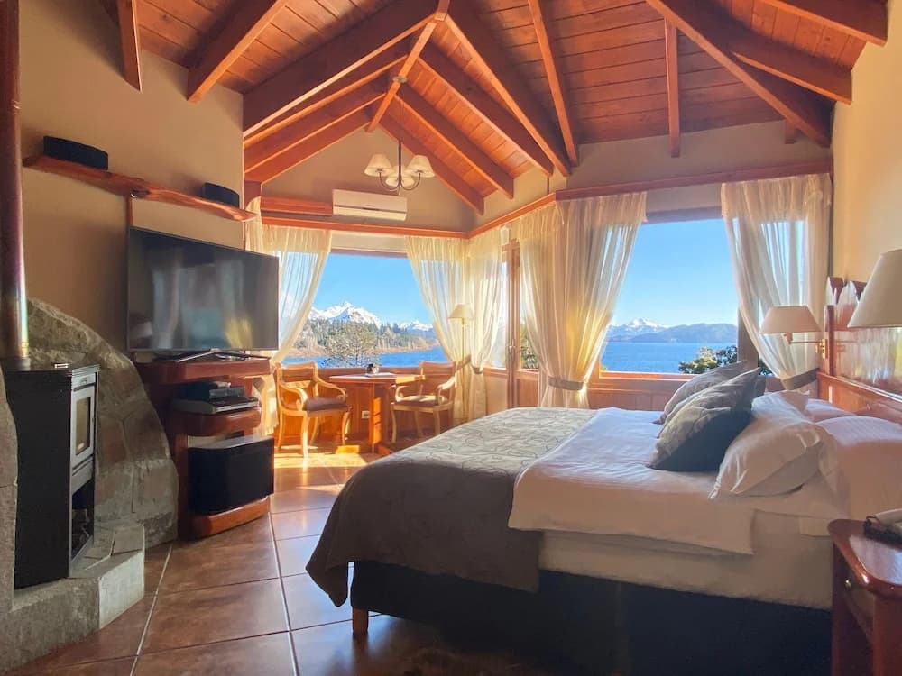 Deluxe Suite with balcony