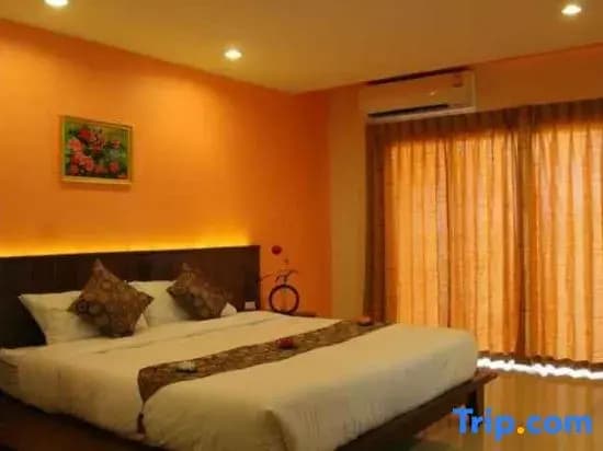 Deluxe room with pool view
