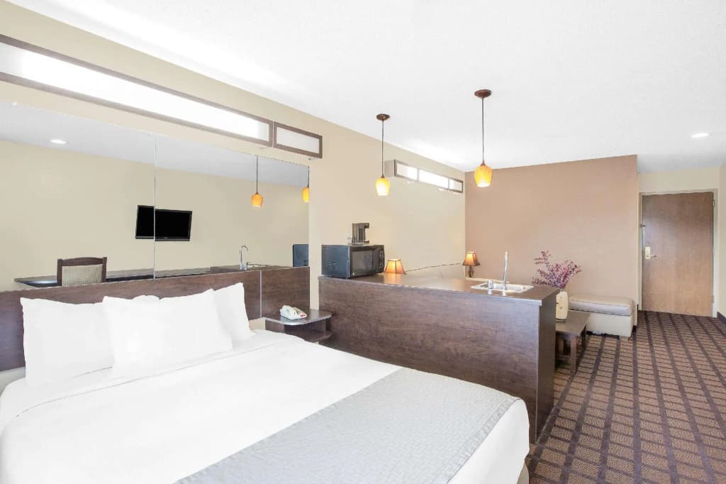 Double Suite full double bed