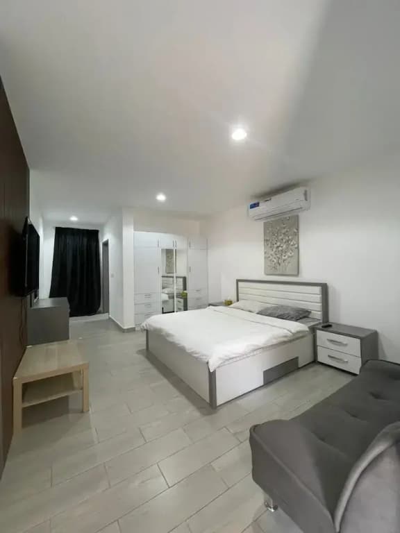 Deluxe Studio