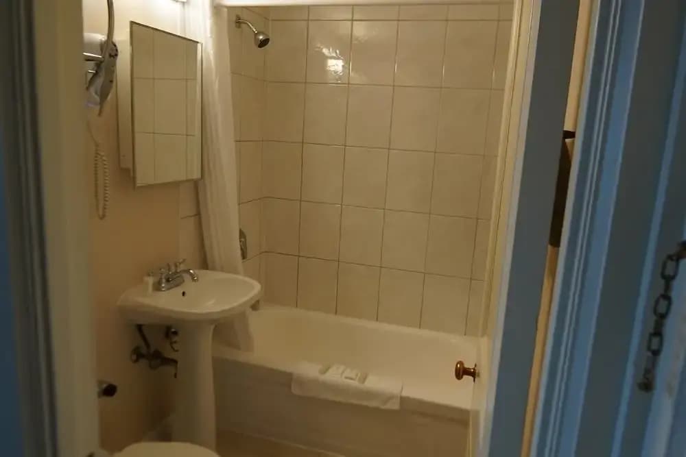 Double Junior Suite with city view full double bed