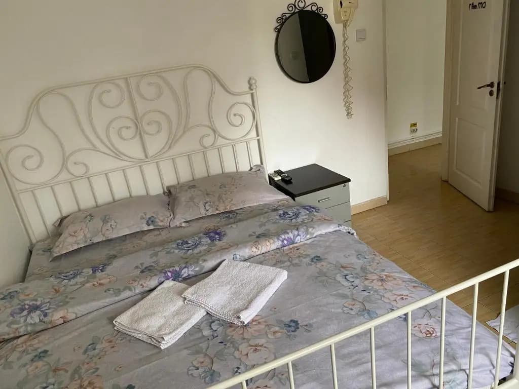 Economy room