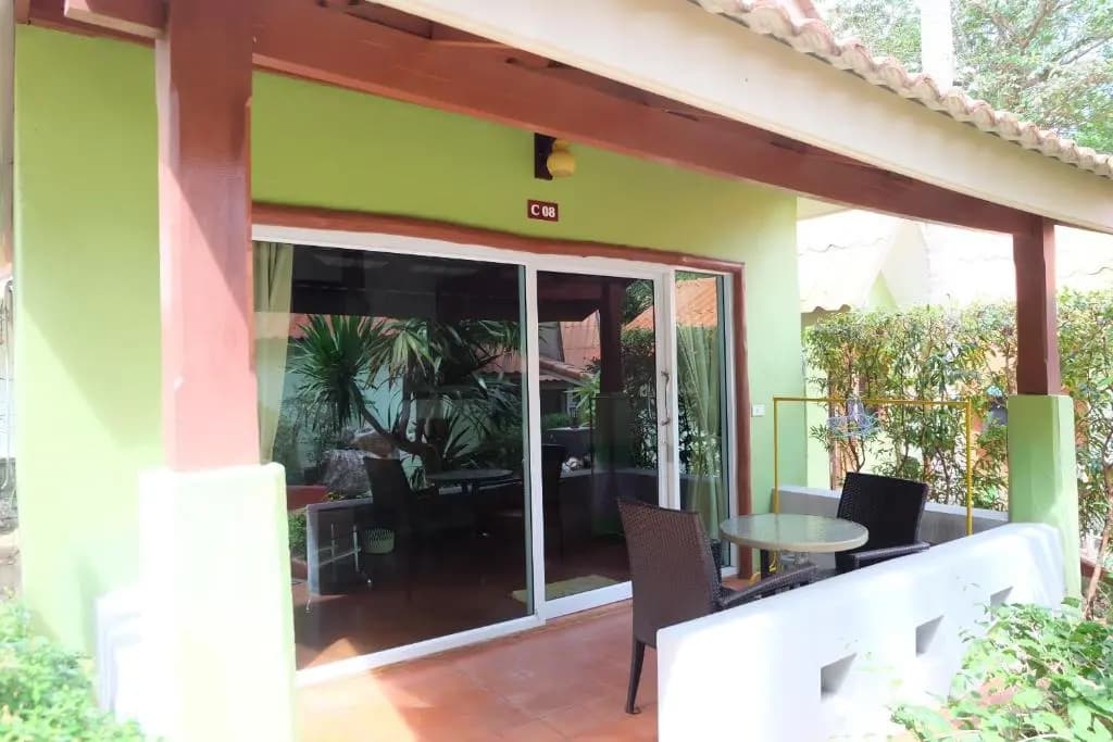 Standard Double Bungalow twin beds