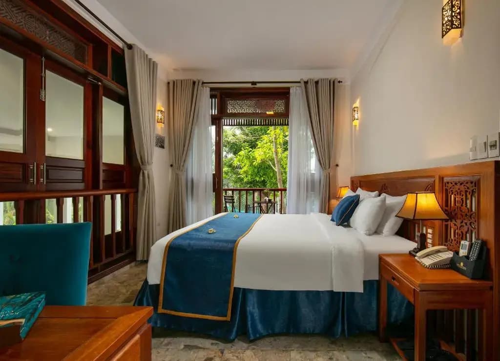 Deluxe Double room with river view full double bed