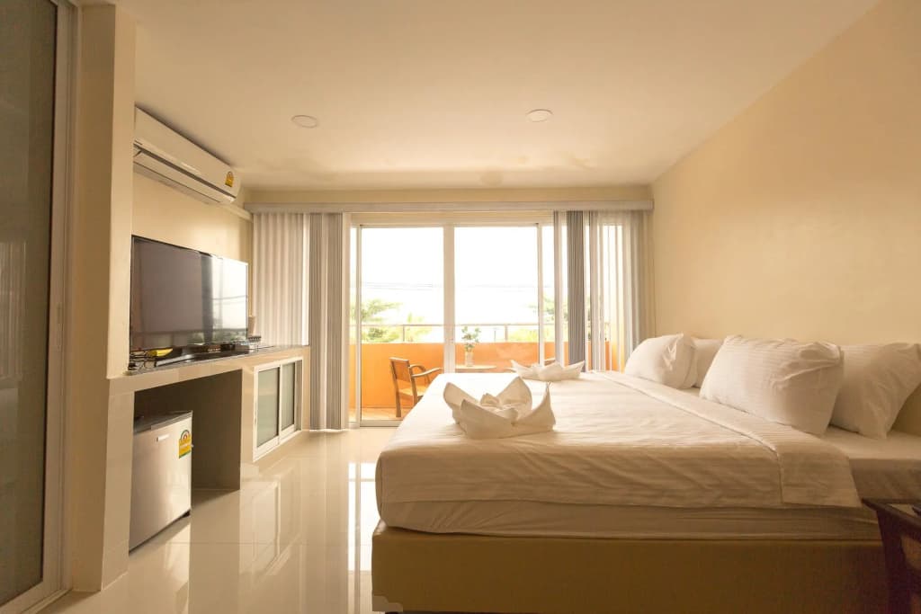 Standard Double room with ocean view full double bed