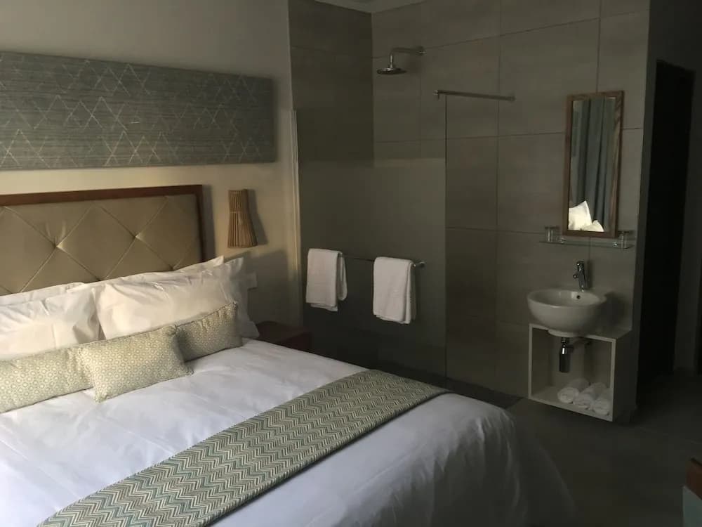Standard Double room with river view full double bed