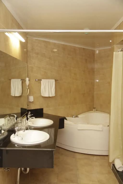 Double Suite full double bed