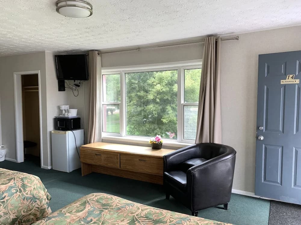 Standard Quadruple room with lake view