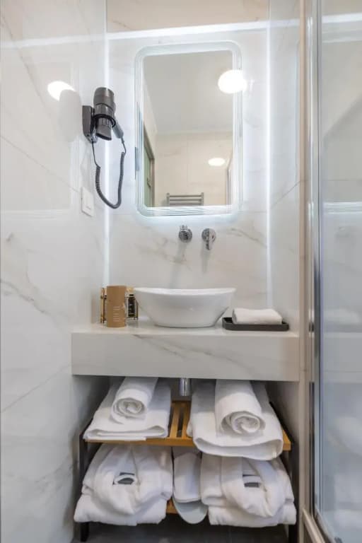 Comfort room