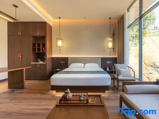 Standard Double room with river view full double bed